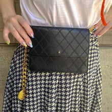 Load image into Gallery viewer, CHANEL vintage lambskin classic wallet