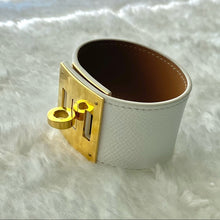 Load image into Gallery viewer, HERMES Kelly Dog leather bracelet white/ gold