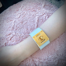 Load image into Gallery viewer, HERMES Kelly Dog leather bracelet white/ gold