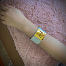 Load image into Gallery viewer, HERMES Kelly Dog leather bracelet white/ gold