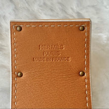 Load image into Gallery viewer, HERMES Kelly Dog leather bracelet white/ gold