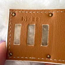 Load image into Gallery viewer, HERMES Kelly Dog leather bracelet white/ gold