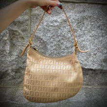 Load image into Gallery viewer, FENDI oyster Vintage bag TWS pop
