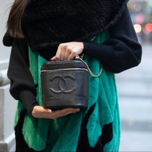 Load image into Gallery viewer, CHANEL Vintage 2002-2003 CC vanity bag
