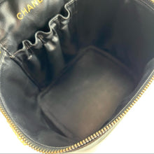 Load image into Gallery viewer, CHANEL Vintage 2002-2003 CC vanity bag
