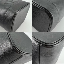 Load image into Gallery viewer, CHANEL Vintage 2002-2003 CC vanity bag