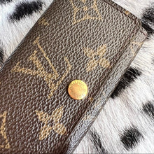 Load image into Gallery viewer, LOUIS VUITTON monogram key holder