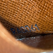 Load image into Gallery viewer, LOUIS VUITTON monogram key holder