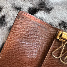 Load image into Gallery viewer, LOUIS VUITTON monogram key holder