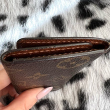 Load image into Gallery viewer, LOUIS VUITTON monogram key holder