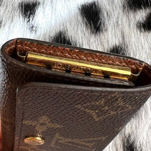Load image into Gallery viewer, LOUIS VUITTON monogram key holder