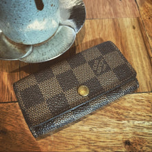 Load image into Gallery viewer, LOUIS VUITTON Damier key holders