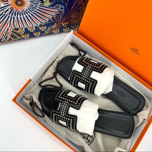 Load image into Gallery viewer, HERMES rivet oran sandals in black leather