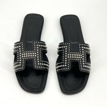 Load image into Gallery viewer, HERMES rivet oran sandals in black leather