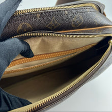 Load image into Gallery viewer, LOUIS VUITTON Reporter PM crossbody bag