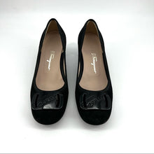 Load image into Gallery viewer, Salvatore Ferragamo classic suede heels