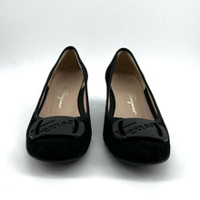 Load image into Gallery viewer, Salvatore Ferragamo classic suede heels