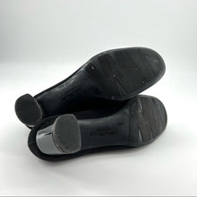 Load image into Gallery viewer, Salvatore Ferragamo classic suede heels