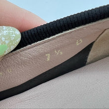 Load image into Gallery viewer, Salvatore Ferragamo classic suede heels