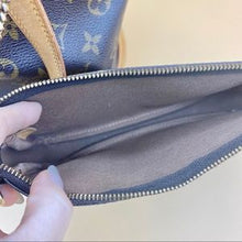 Load image into Gallery viewer, LOUIS VUITTON Petit Bucket Bag
