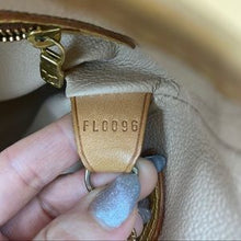 Load image into Gallery viewer, LOUIS VUITTON Petit Bucket Bag