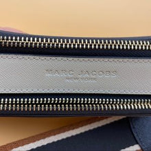 Load image into Gallery viewer, MARC JACOBS snapshot leather crossbody bag