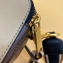 Load image into Gallery viewer, MARC JACOBS snapshot leather crossbody bag