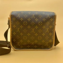 Load image into Gallery viewer, LOUIS VUITTON Messenger Bosphore PM Bag