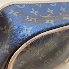 Load image into Gallery viewer, LOUIS VUITTON Messenger Bosphore PM Bag