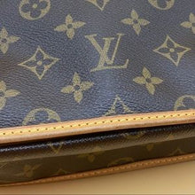 Load image into Gallery viewer, LOUIS VUITTON Messenger Bosphore PM Bag