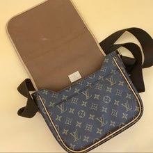 Load image into Gallery viewer, LOUIS VUITTON Messenger Bosphore PM Bag