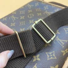 Load image into Gallery viewer, LOUIS VUITTON Messenger Bosphore PM Bag