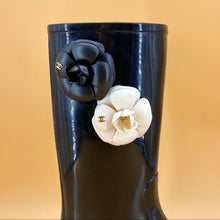 Load image into Gallery viewer, CHANEL Camellia classic rainboots