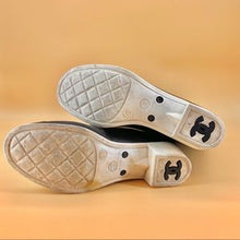 Load image into Gallery viewer, CHANEL Camellia classic rainboots