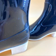 Load image into Gallery viewer, CHANEL Camellia classic rainboots
