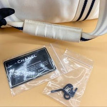 Load image into Gallery viewer, CHANEL vintage cloth Shoulder bag