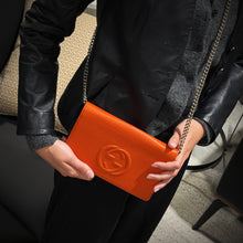 将图片加载到图库查看器，Gucci Soho 链条钱包 TWS
