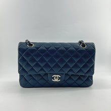 Load image into Gallery viewer, Chanel Caviar Medium Classic Double Flap year2012 (ND)
