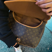 Load image into Gallery viewer, Louis Vuitton Monogram Saumur 30 Crossbody Bag
