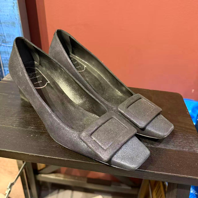 Roger river size 37