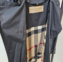 Load image into Gallery viewer, Burberry trench coat
