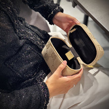 将图片加载到图库查看器，Gucci Beige GG Canvas Vanity Bag TWS
