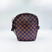 将图片加载到图库查看器，路易威登 Damier Ebene Ipanema TWS 包
