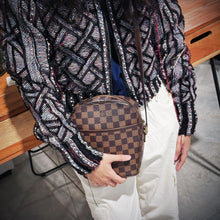 将图片加载到图库查看器，路易威登 Damier Ebene Ipanema TWS 包
