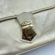 将图片加载到图库查看器，Fendi Baguette 漆皮单肩包 TWS
