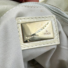 将图片加载到图库查看器，Fendi Baguette 漆皮单肩包 TWS
