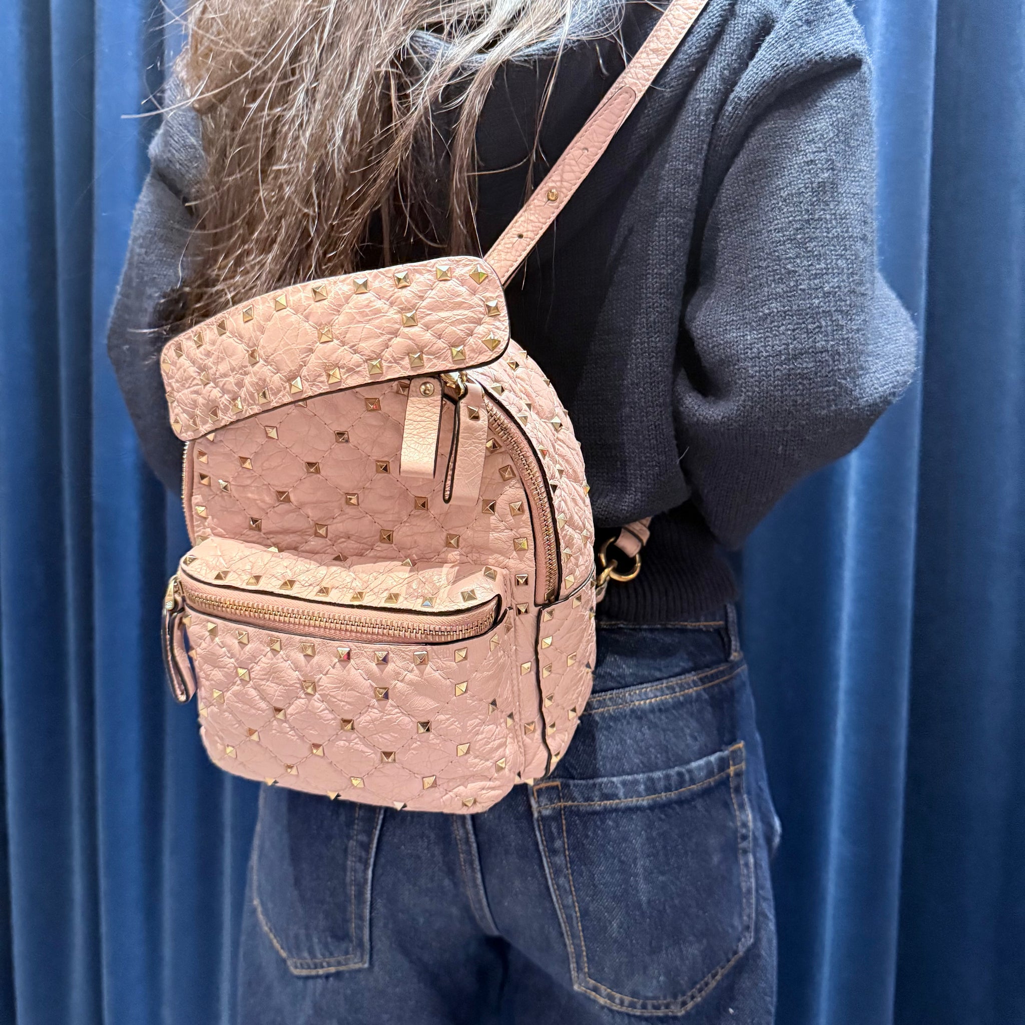 VALENTINO GARAVANI Nappa Quilted Mini Rockstud Spike  display picture 2