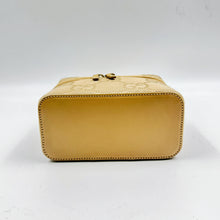Load image into Gallery viewer, Gucci Beige GG Canvas Vanity Bag TWS
