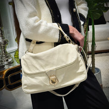 将图片加载到图库查看器，Fendi Baguette 漆皮单肩包 TWS
