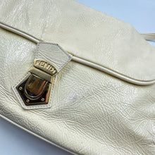 将图片加载到图库查看器，Fendi Baguette 漆皮单肩包 TWS
